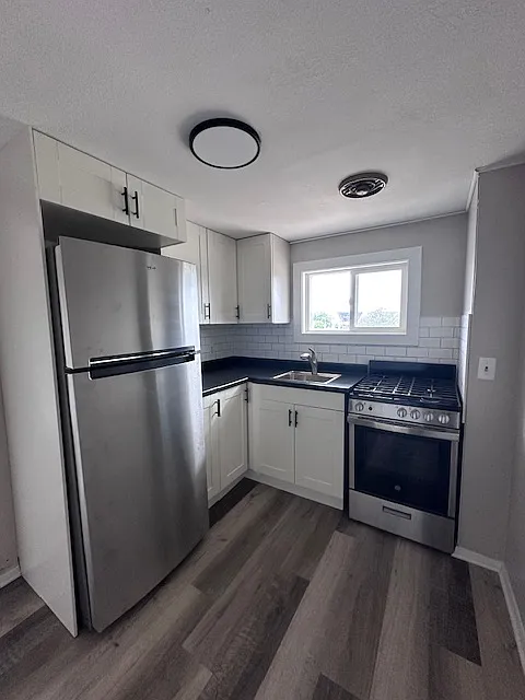 Updated 1 bedroom and 1 bathroom Apartment — Photo 1
