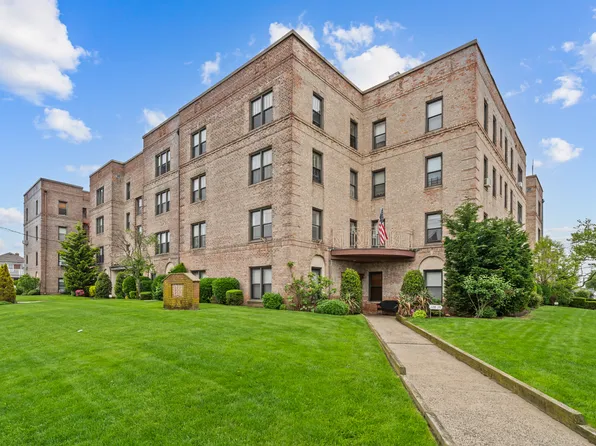 128-19 Newport Avenue image 1 of 13