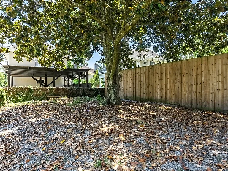 602 E Victory Dr — Photo 39