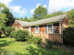 2621 Pine Lake Dr, Greensboro, NC 27407