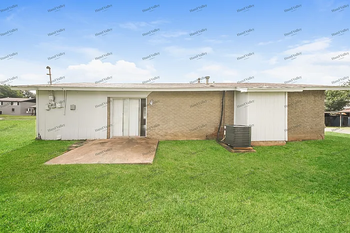 2401 Piccadilly Cir — Photo 11