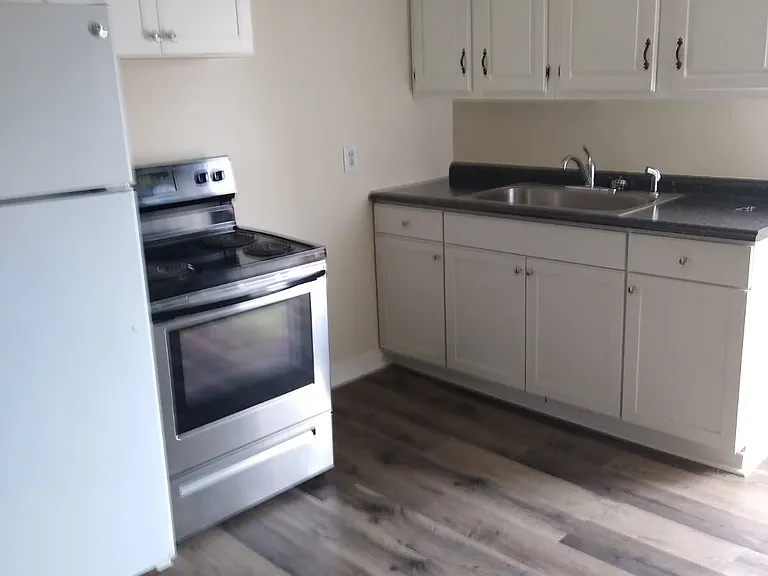 137 E Main St — Photo 12
