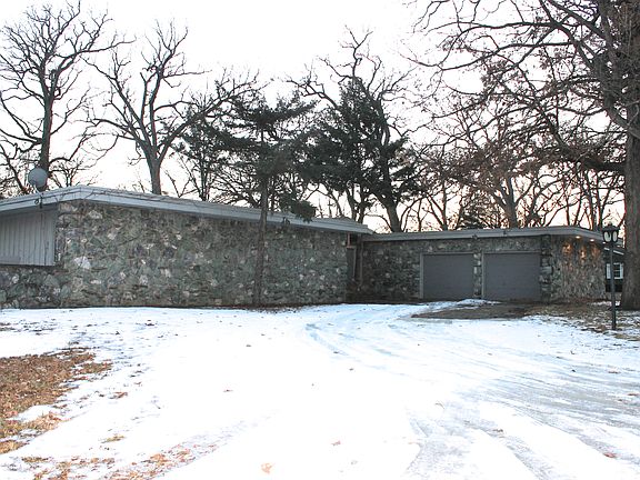 2nd image of 26 Oaklane Dr