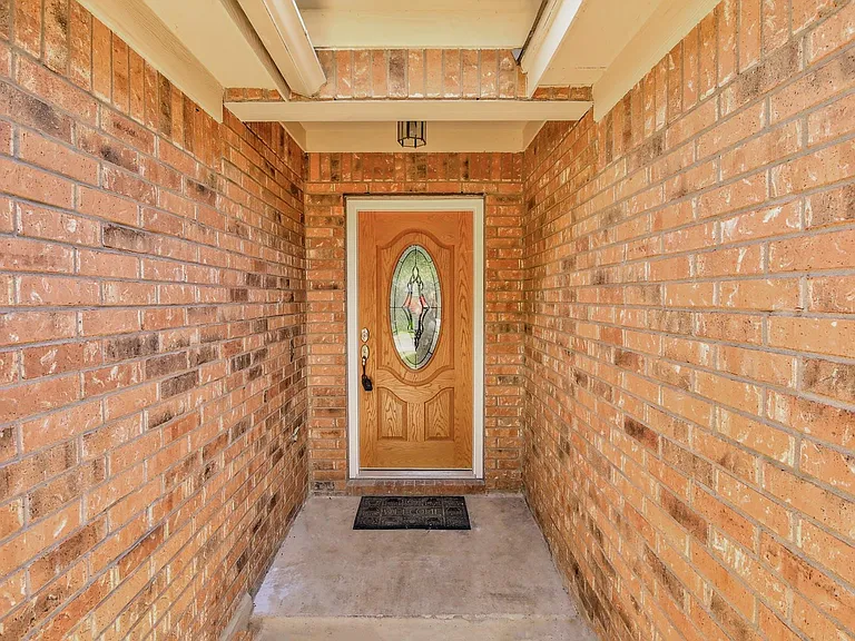 1806 Oakmont Ln — Photo 3