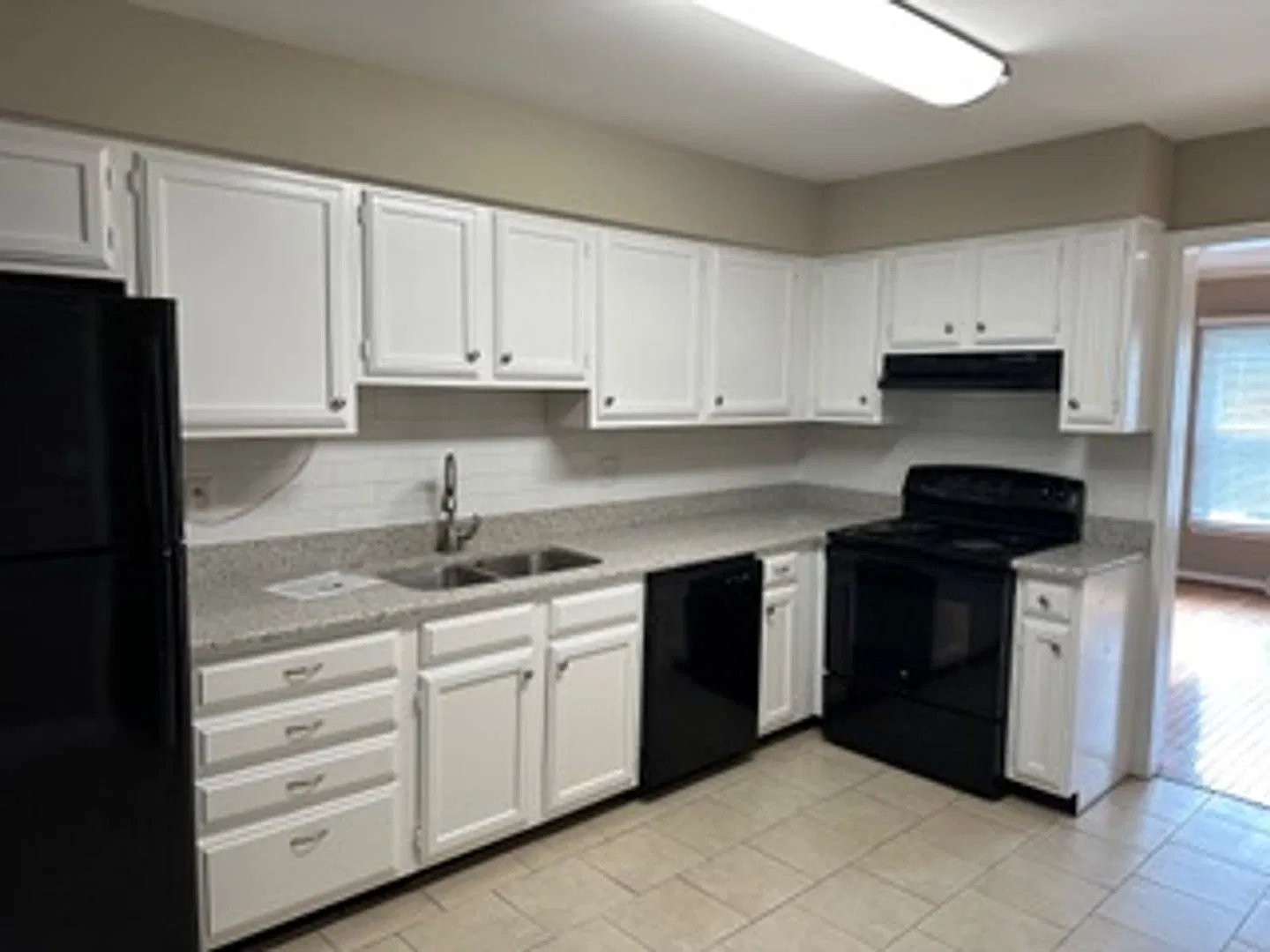 Coming Soon 405 Holly Tree Court, Chester Springs, Pa 19425- $2815.00 Monthly Rent! — Photo 2