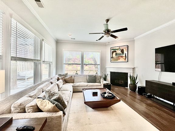 3rd image of 413 Belton St