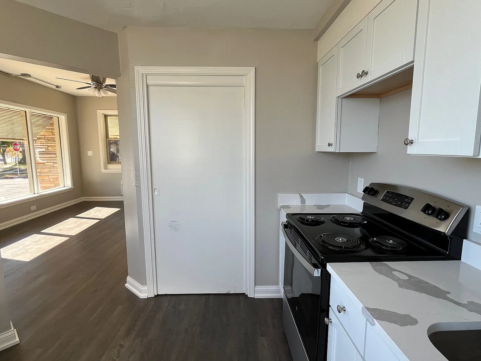 Studio, 400 sqft, $695 — Photo 3