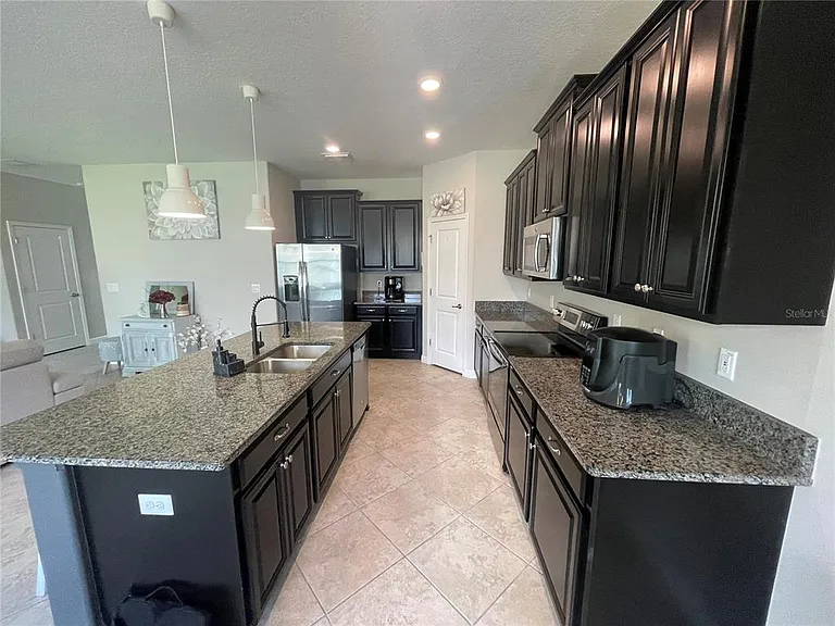 1596 Ludington Ave — Photo 11