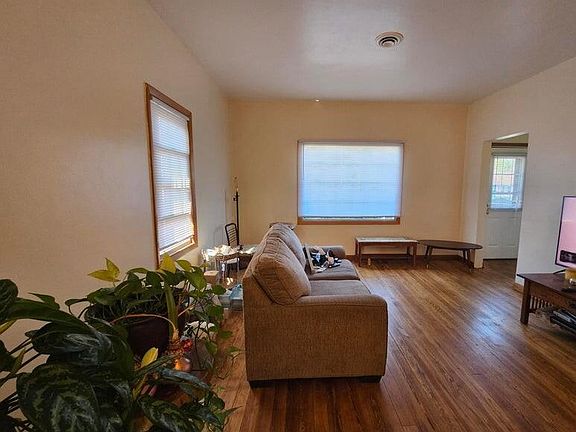2nd image of 2225 Geneva STREET