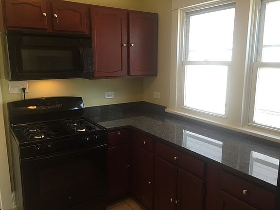 3rd image of 424 Woodlawn Ave
