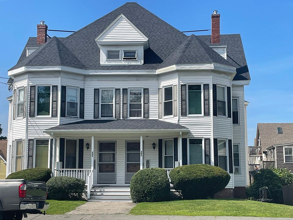 Exterior view of 492 Main Street in Haverhill.