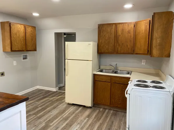 124 1/2 Charles St, Marion, OH 43302