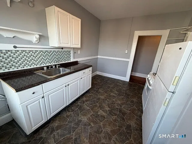 2744 Fairfield Ave #7 — Photo 6