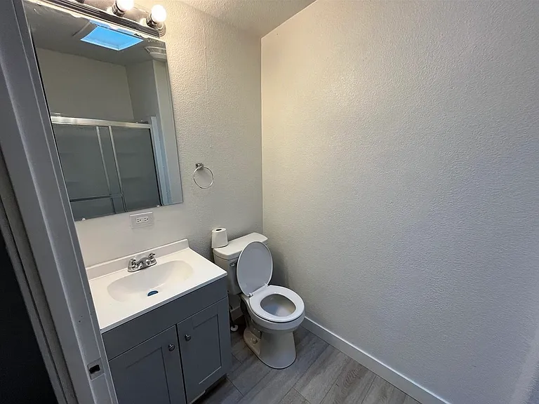 242 N Hooker St — Photo 10