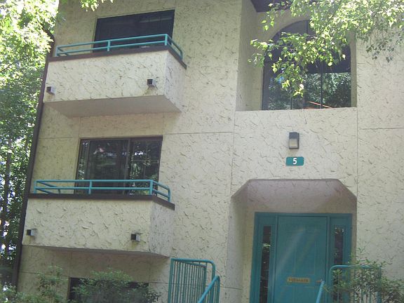 2nd image of 301 Pine Point Dr #5
