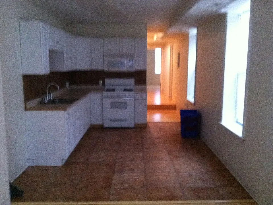 2ND FLR  MODERN FULL KITCHEN 