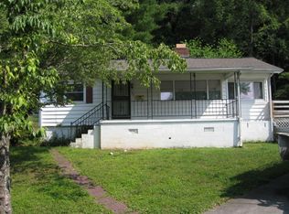 102 Taylor Rd, Oak Ridge, TN 37830