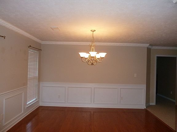 4th image of 2069 Lake Forest Dr