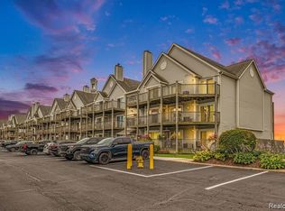 37520 Jefferson Ave APT 202, Harrison Township, MI 48045
