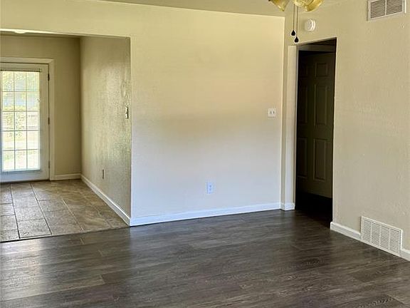2nd image of 1309 Parkwoods Ter