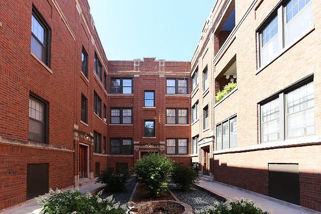 1st image of 662 W Cornelia Ave #20