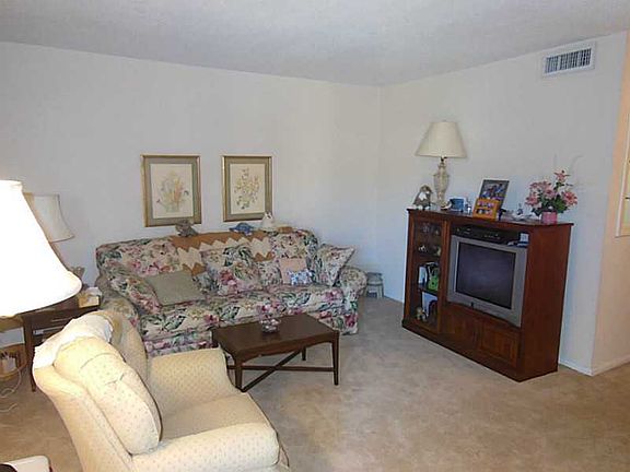 3rd image of 2712 Whitney Pl APT 529