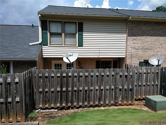 2nd image of 746 Longleaf Dr