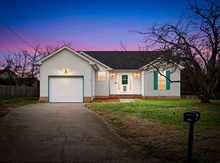 313 Hunter Owens Ct, Oak Grove, KY 42262