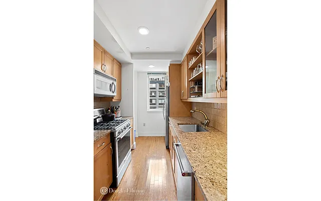 Rented by Douglas Elliman | media 19