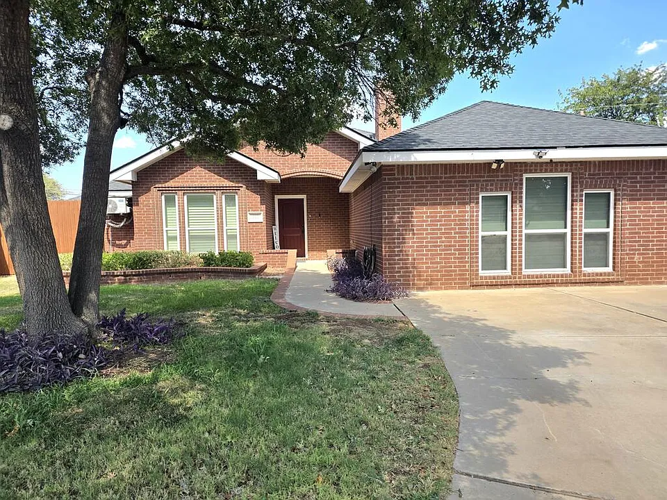 2308 Abbey Pl