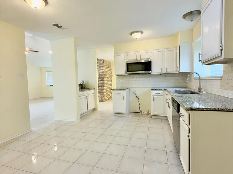 2607 Olympus Dr — Photo 6