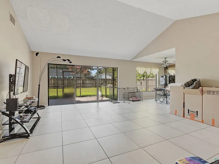15846 Country Lake Dr — Photo 29