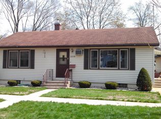 208 E Carroll St, Portage, WI 53901