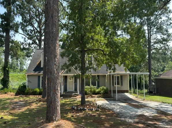 101 Bienville Dr, Fayetteville, NC 28311
