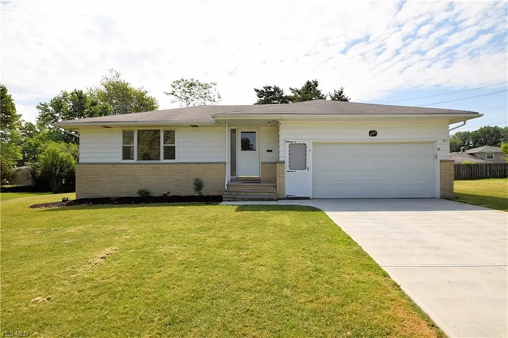 2747 Bowmen Ln photo 1