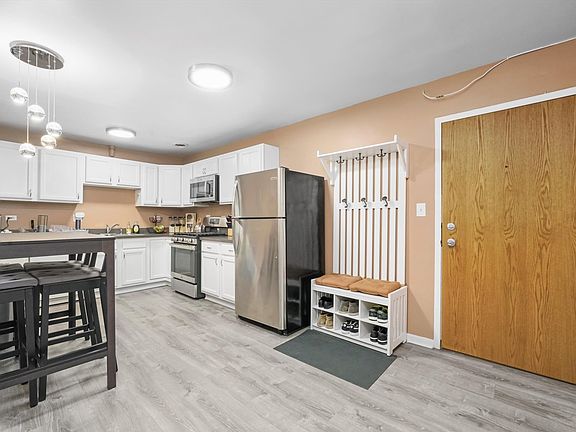 2nd image of 257 W Washington Blvd #9