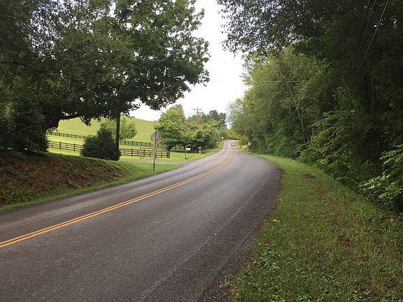 4th image of 3024 Benton Pike NE