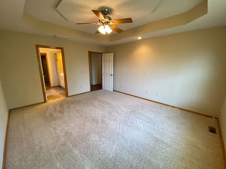 3551 E Woodside St — Photo 17