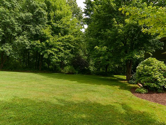 4th image of 5 Pine Brook Dr