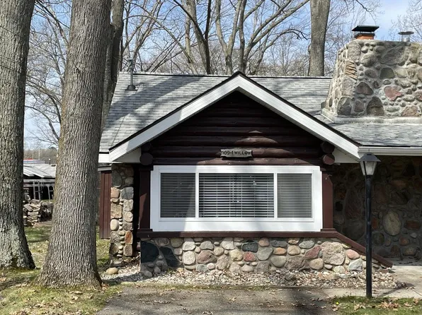 109 Willow St #1, Houghton Lake, MI 48629