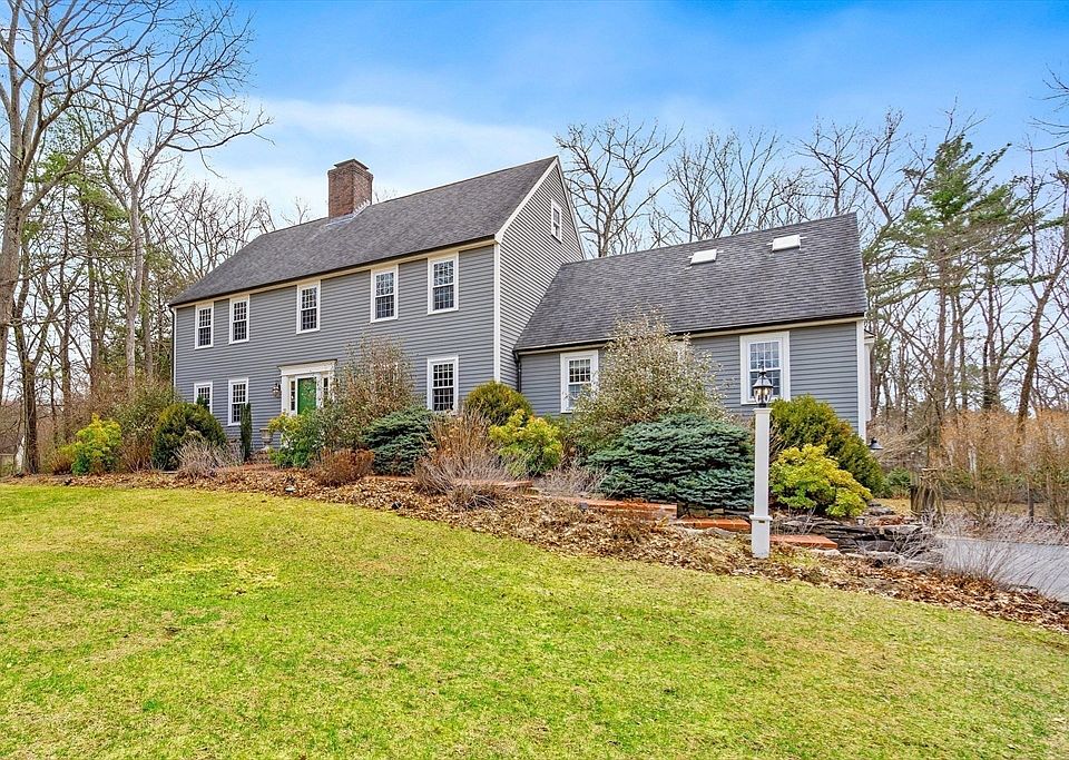 1st image of 48 Chanticleer Rd