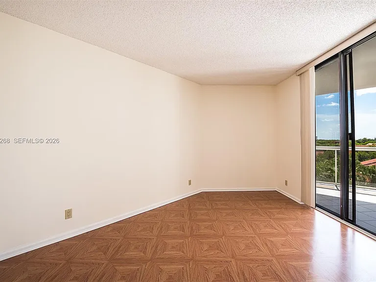 3610 Yacht Club Dr #511 — Photo 4