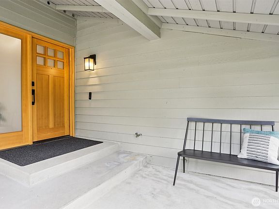 4th image of 3104 181st Avenue NE
