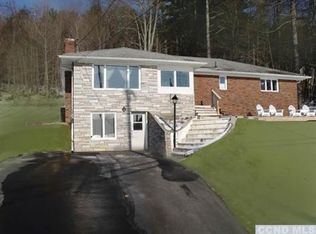 357 Lakeview Rd, Craryville, NY 12521