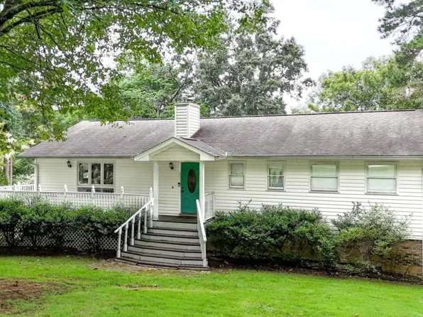 110 Crestmont Dr, Calhoun, GA 30701