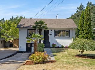 1042 Lodge Ave, Saanich, BC V8X 3A8