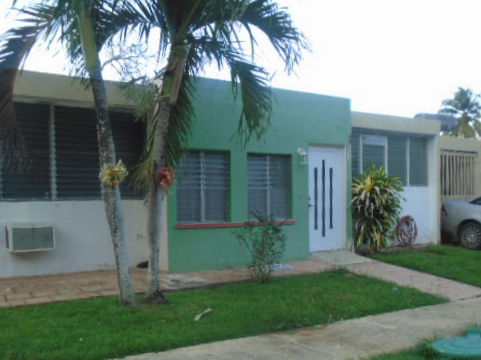 2nd image of El Plantio #32
