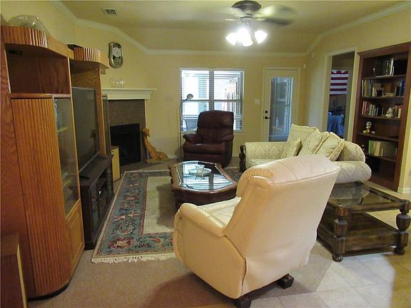 3rd image of 219 Oleander Pl