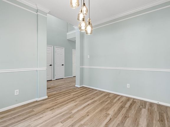 5th image of 38 Terraglen Dr