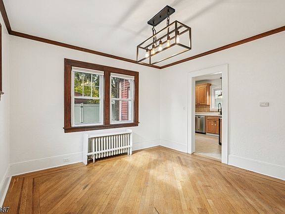 5th image of 8 N Elk Ave